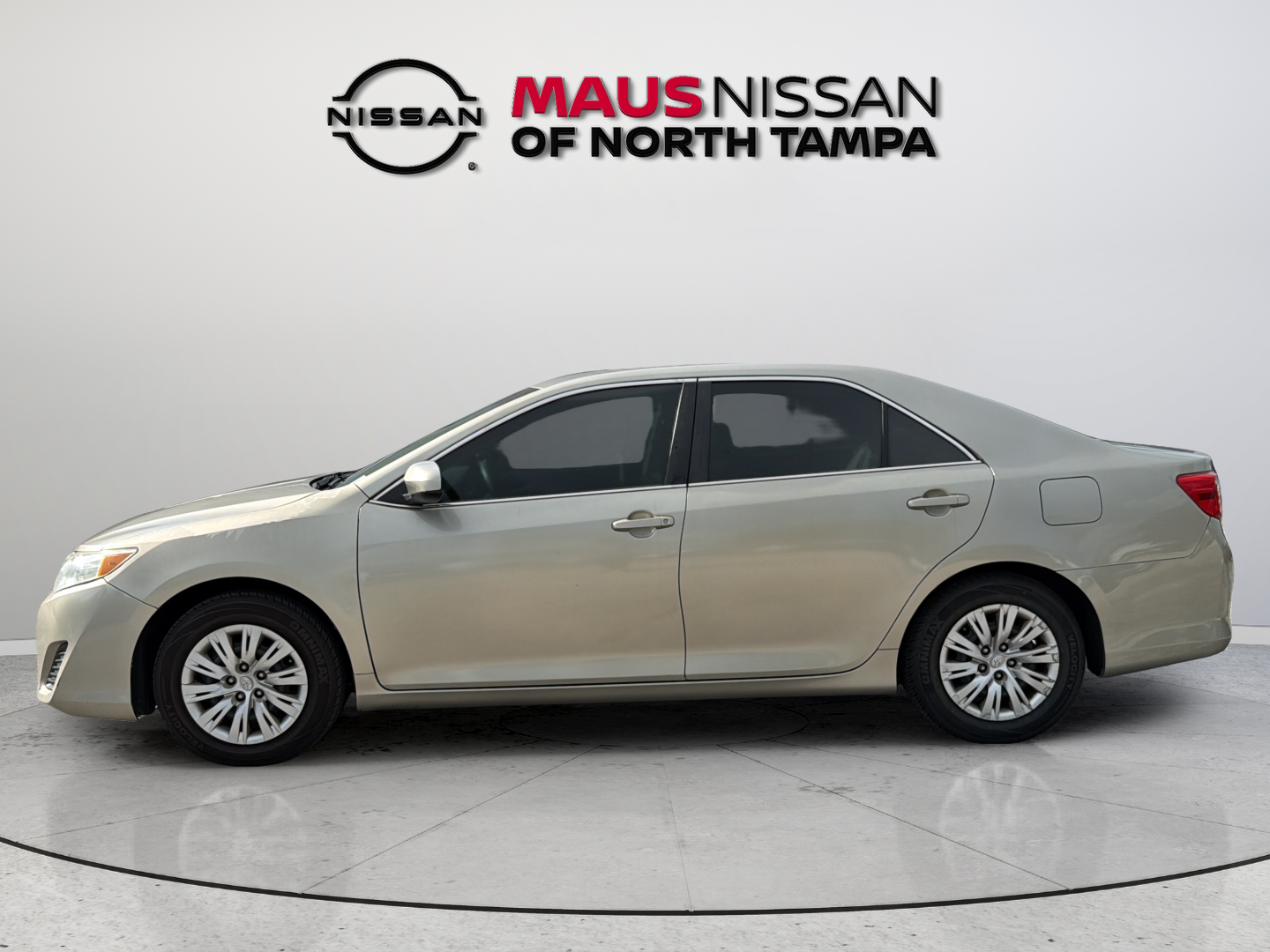 Used 2014 Creme Brulee Toyota L image 6
