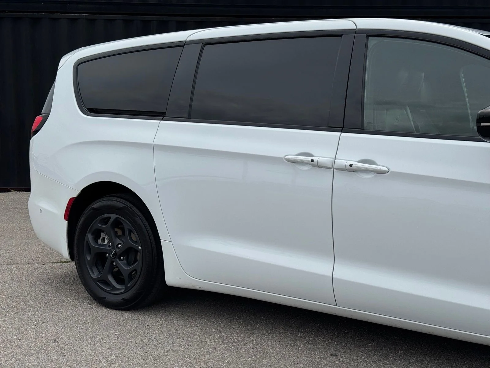 Used 2024 White Chrysler Select S Appearance image 4