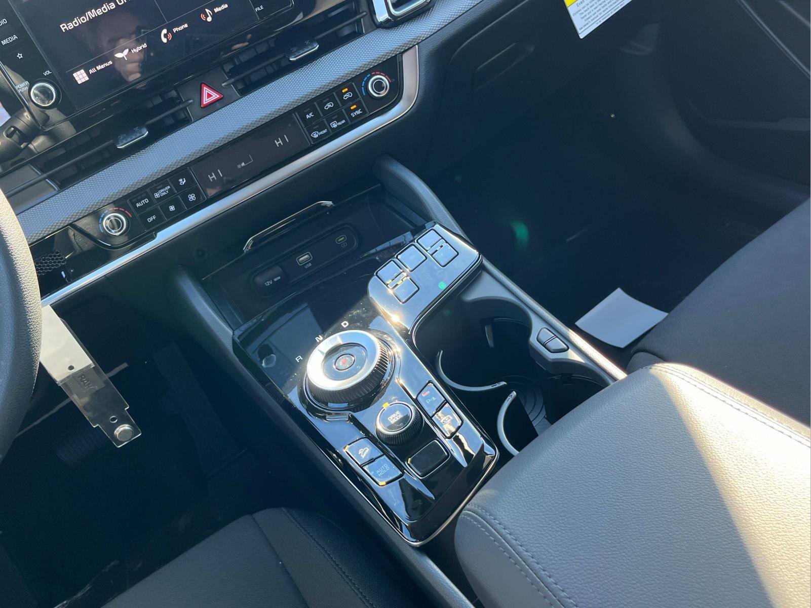 2025 Kia Sportage LX Hybrid - Photo 16