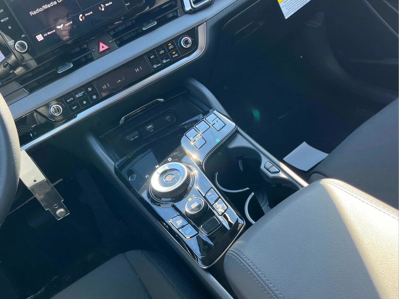 2025 Kia Sportage LX Hybrid - Photo 16