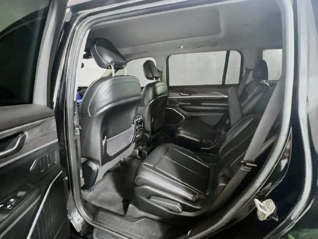 Used 2021 Diamond Black Jeep Limited image 17