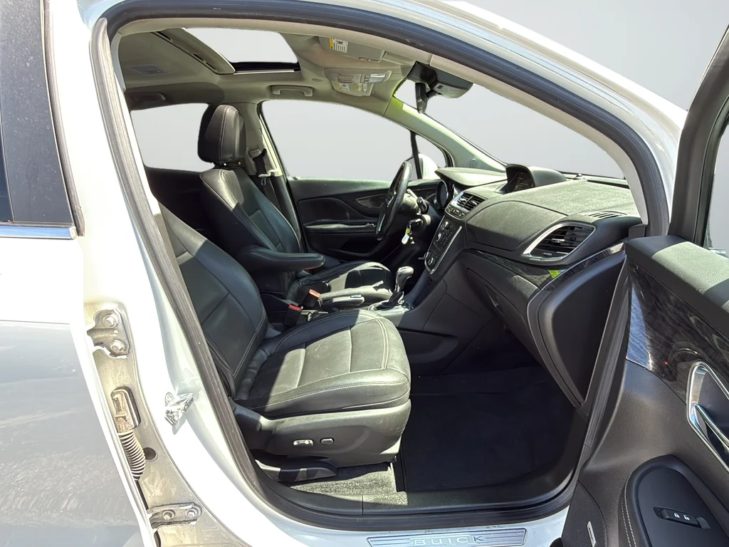 Used 2015 White Buick Premium image 26