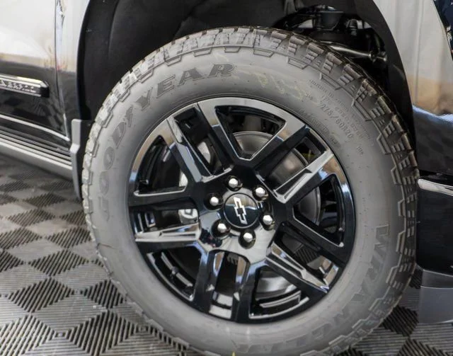 2026 Chevrolet Silverado 1500 High Country - Photo 2