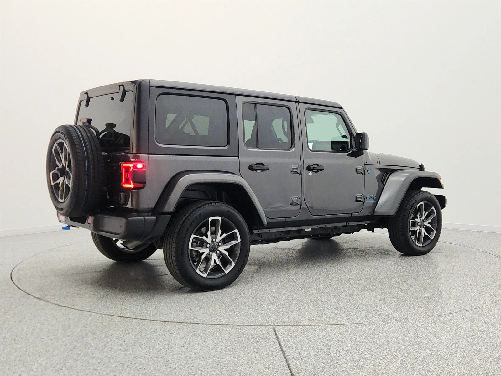 Used 2024 Granite Crystal Metallic Clearcoat Jeep Sport S 4x4 image 5