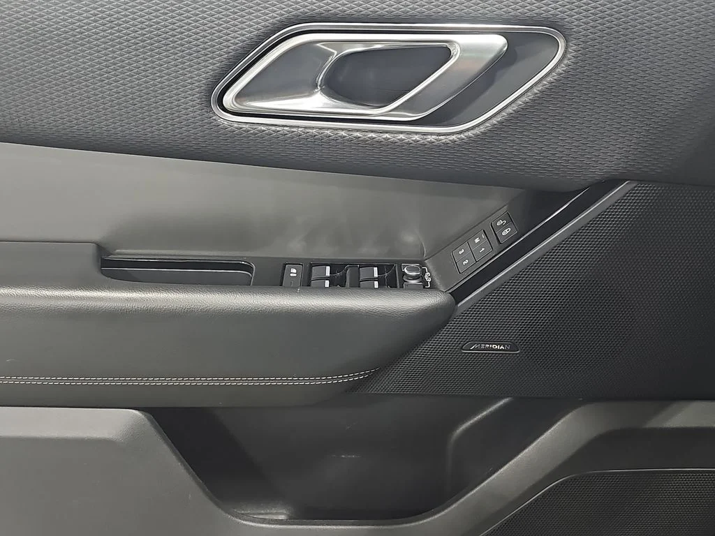Used 2018 White Land Rover S image 29