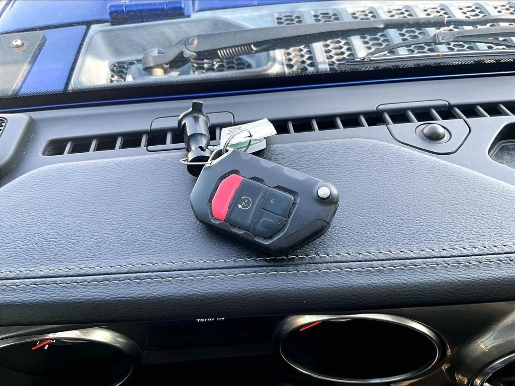 Used 2018 Blue Jeep Unlimited Sahara image 12