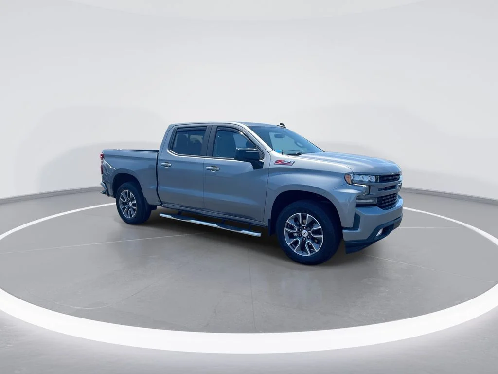 Used 2021 Gray Chevrolet RST image 2