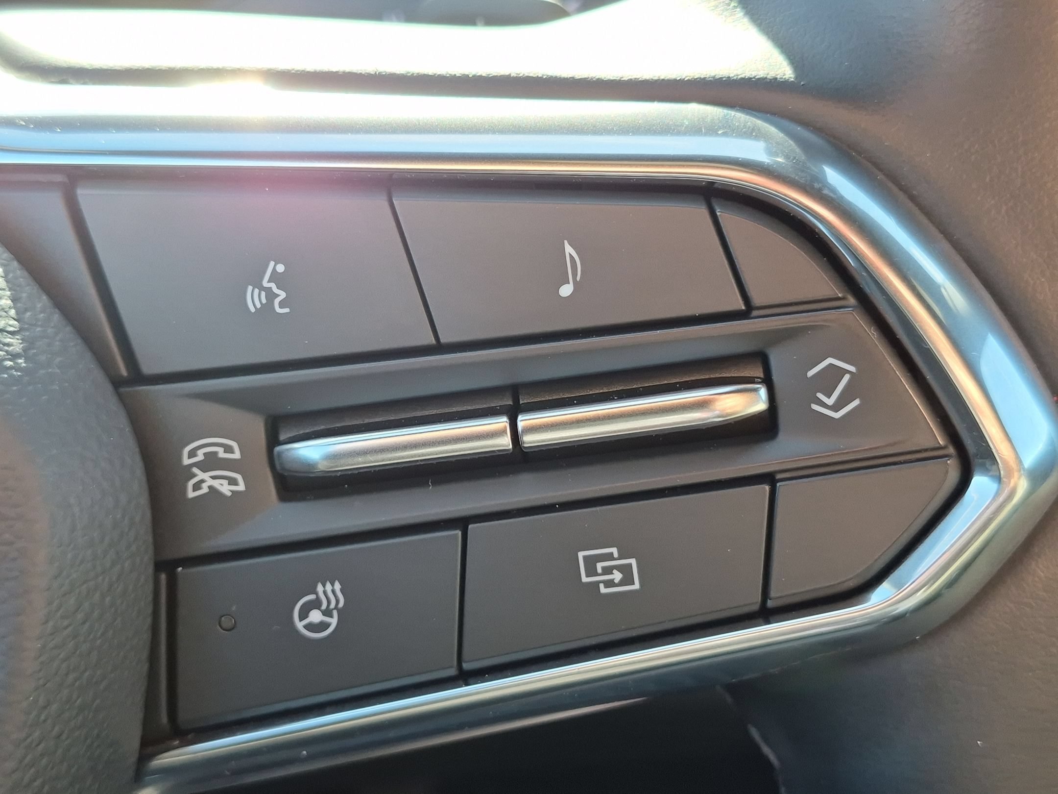 Used 2025 Summit White Chevrolet AWD LT image 18