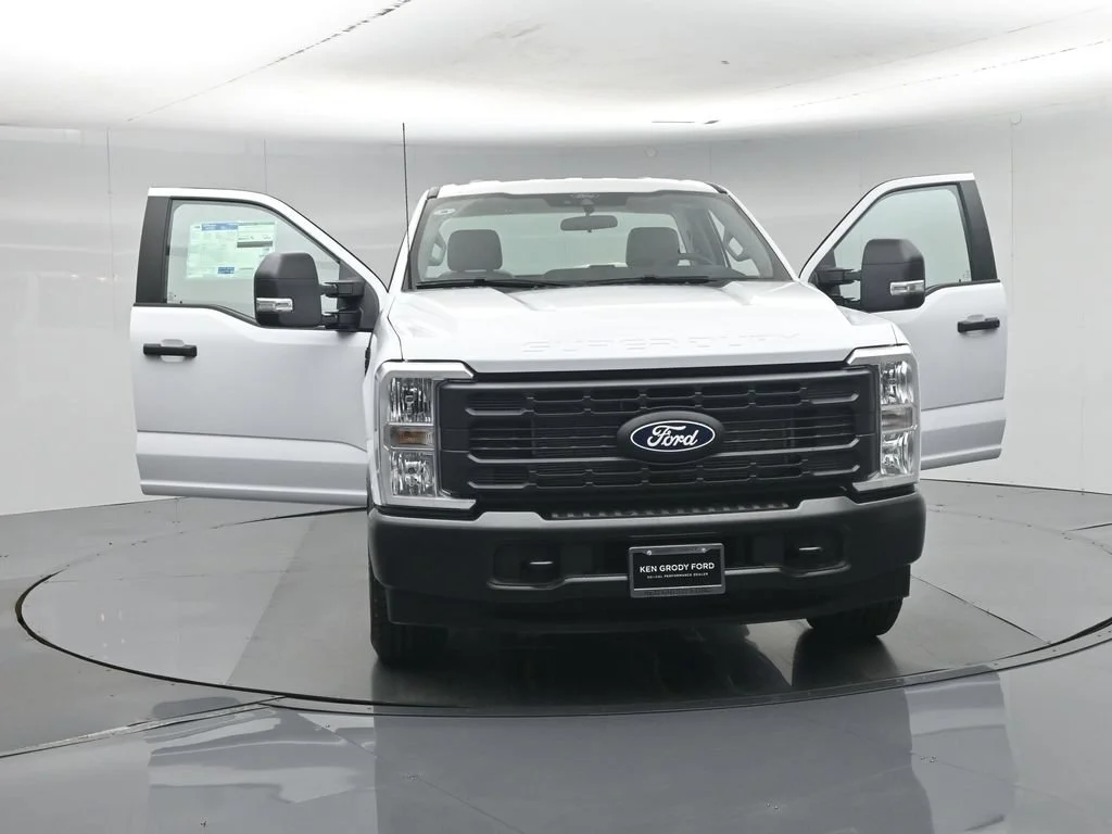 New 2027 Oxford White Ford XLT image 26
