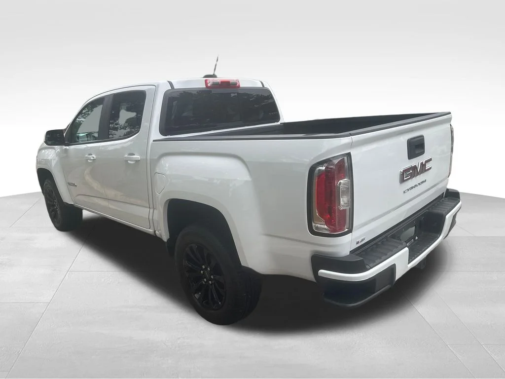 Used 2022 White GMC Elevation image 21