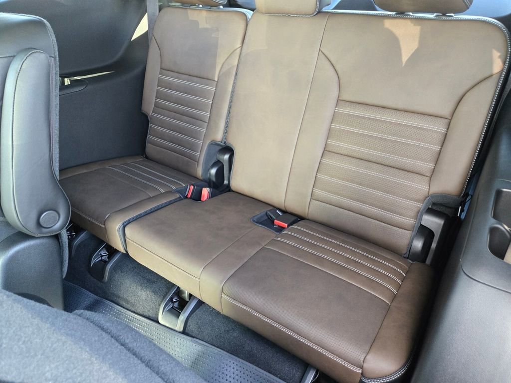 2026 GMC Acadia Denali Ultimate - Photo 10