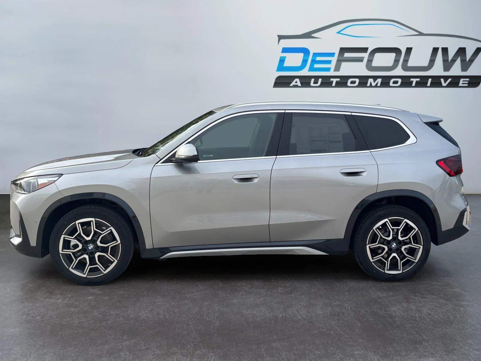 New 2027 Space Silver Metallic BMW xDrive28i image 6