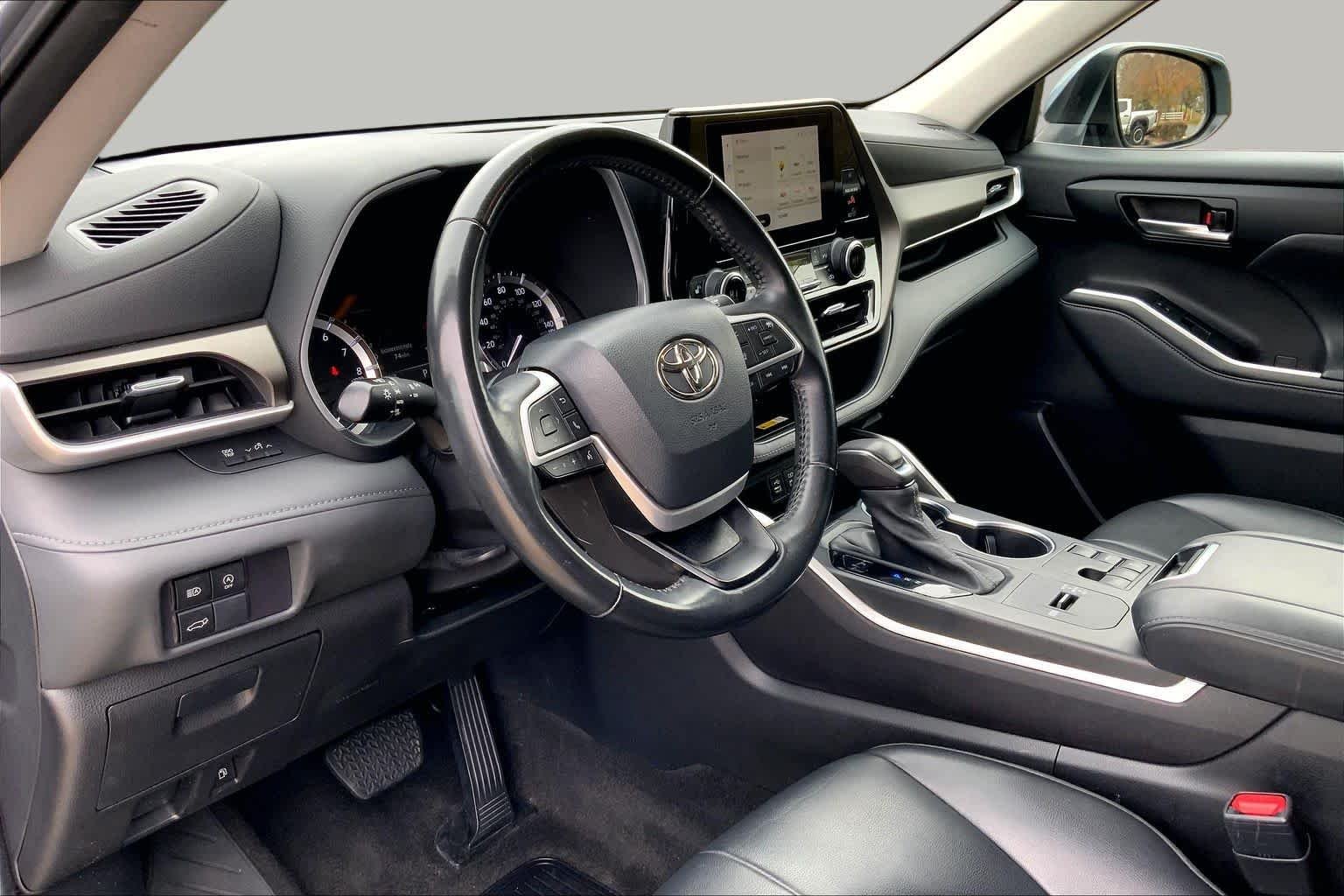 Used 2023 Moon Dust Toyota XLE image 18