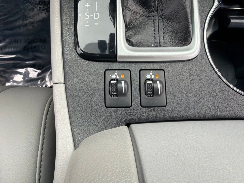 Used 2019 Silver Toyota XLE image 16