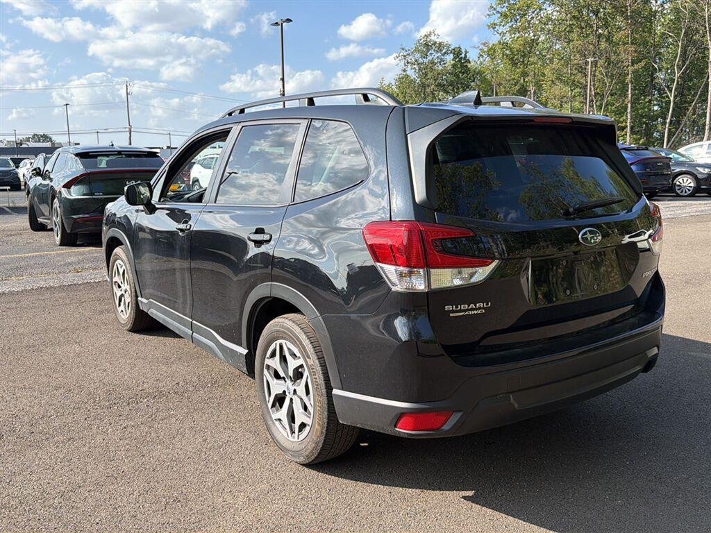 Certified Used 2024 Crystal Black Silica Subaru Premium image 10