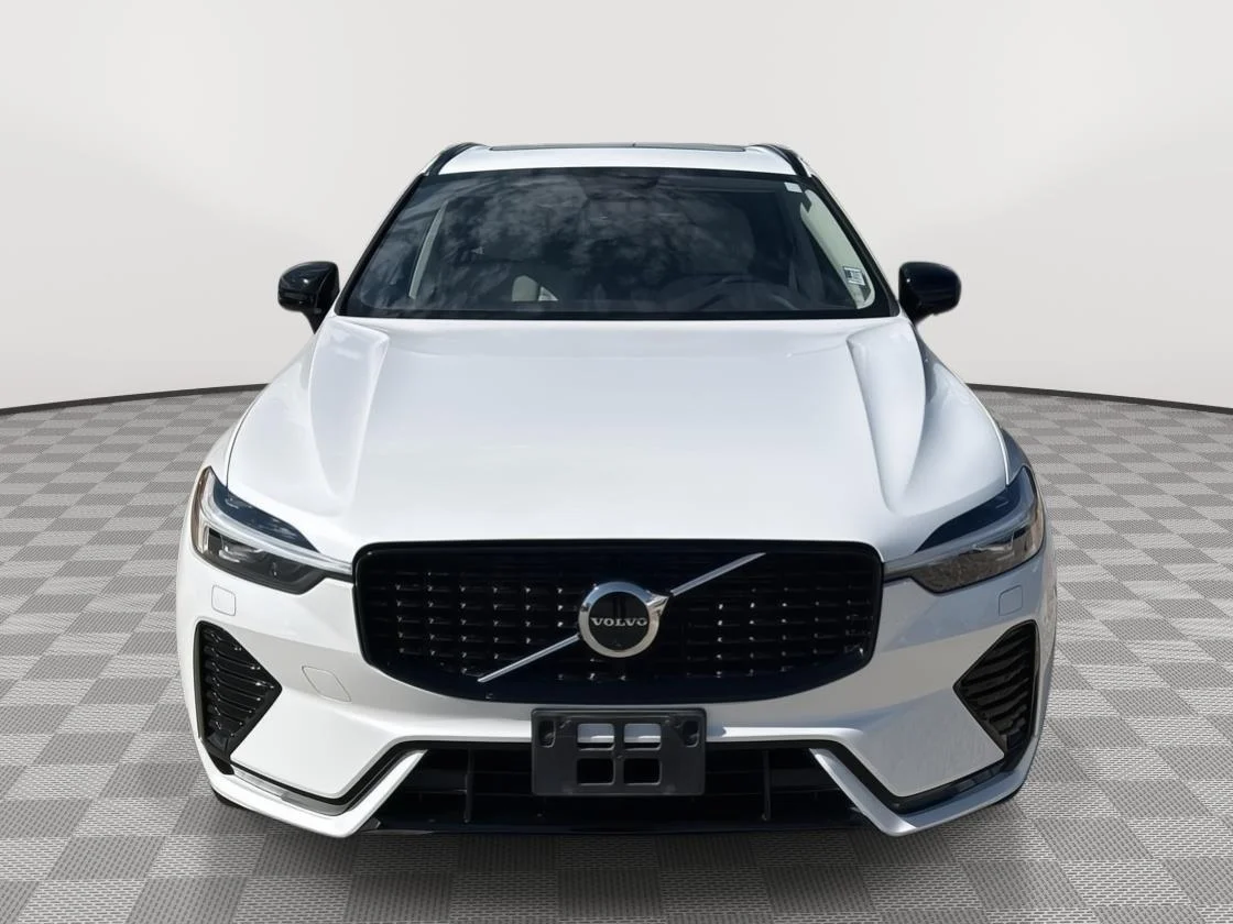 Used 2024  volvo Plus Dark Theme image 8