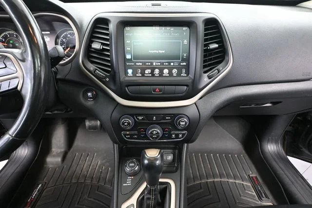 Used 2015 Gray Jeep Limited image 33