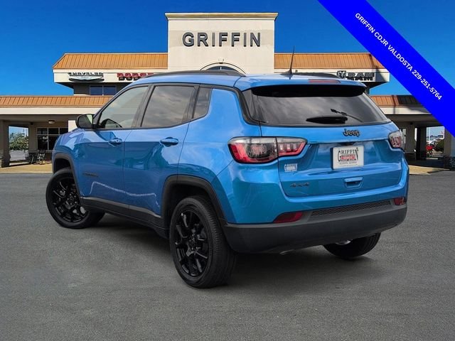 Used 2025 Blue Jeep Latitude image 9
