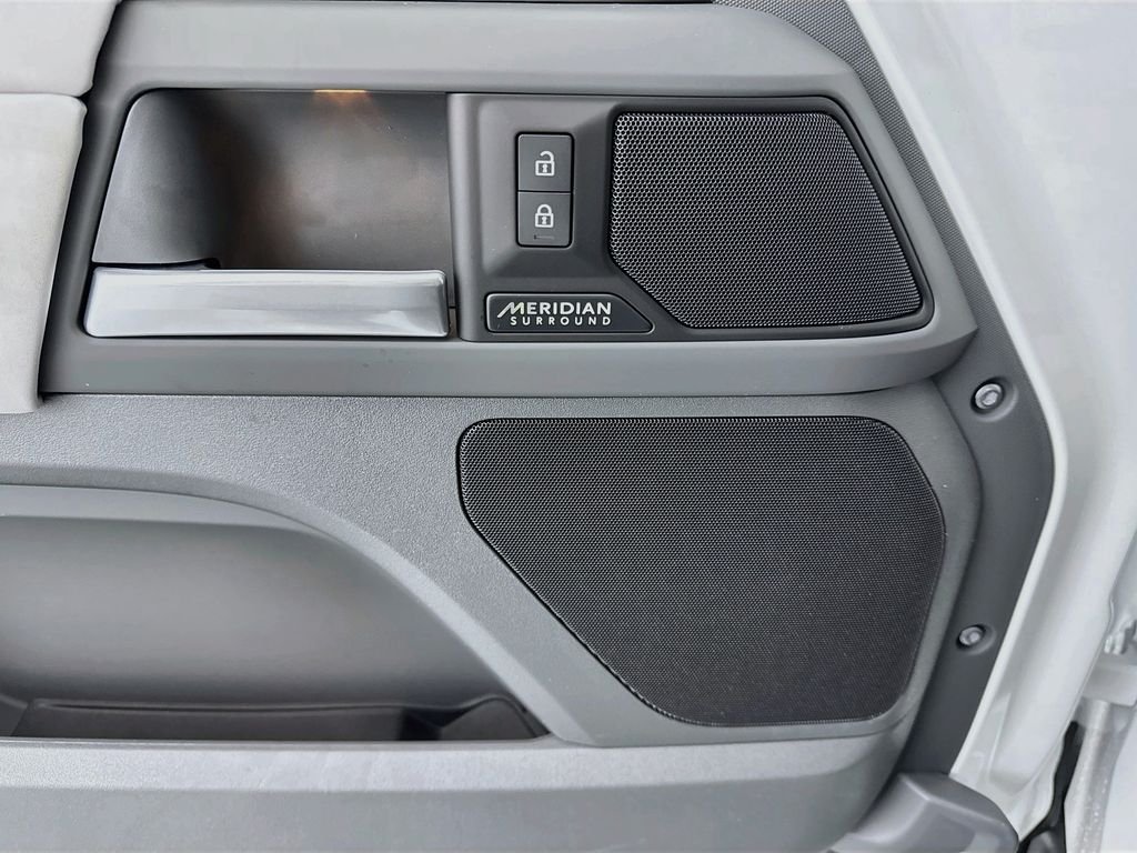 New 2026 Fuji White Land Rover X-Dynamic SE image 19