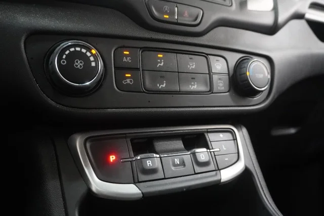 Used 2024  GMC SLE image 21