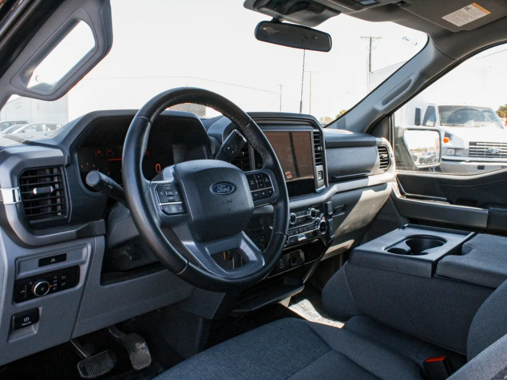 Used 2025 Black Ford XLT image 9