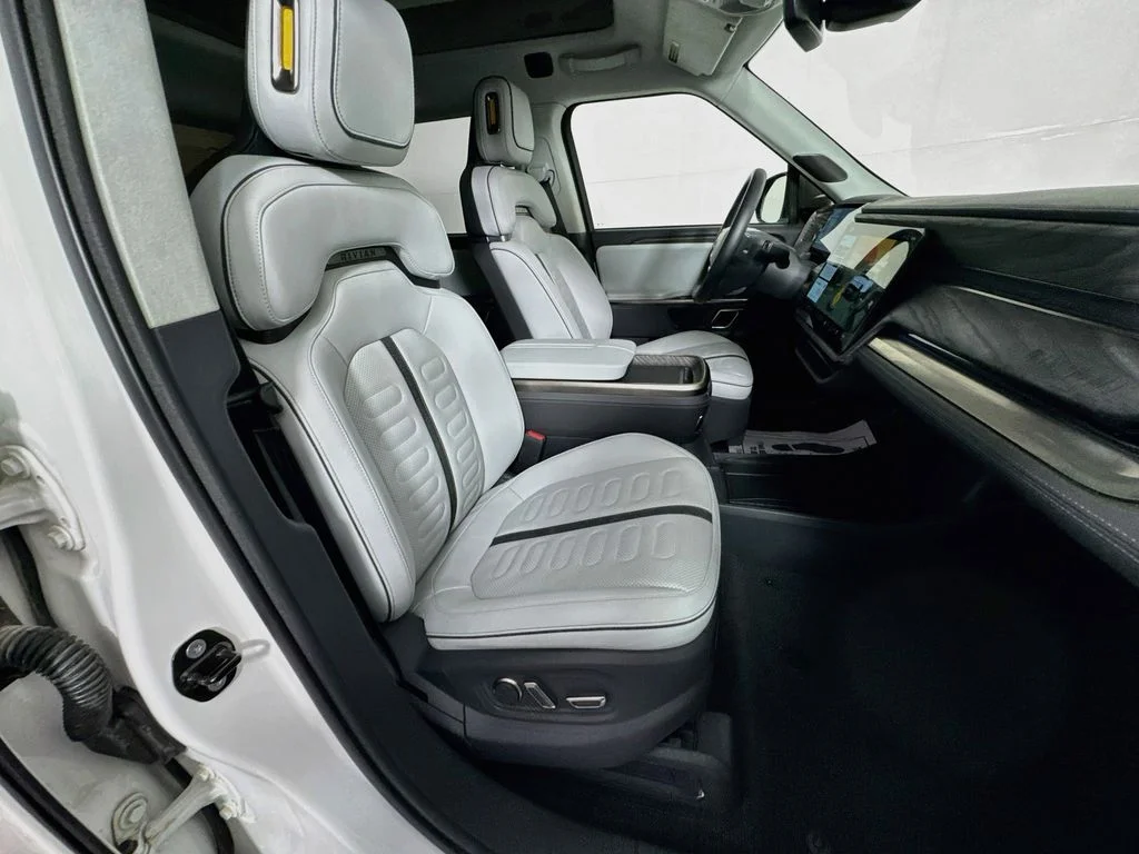 Used 2022 Glacier White Rivian Adventure image 34