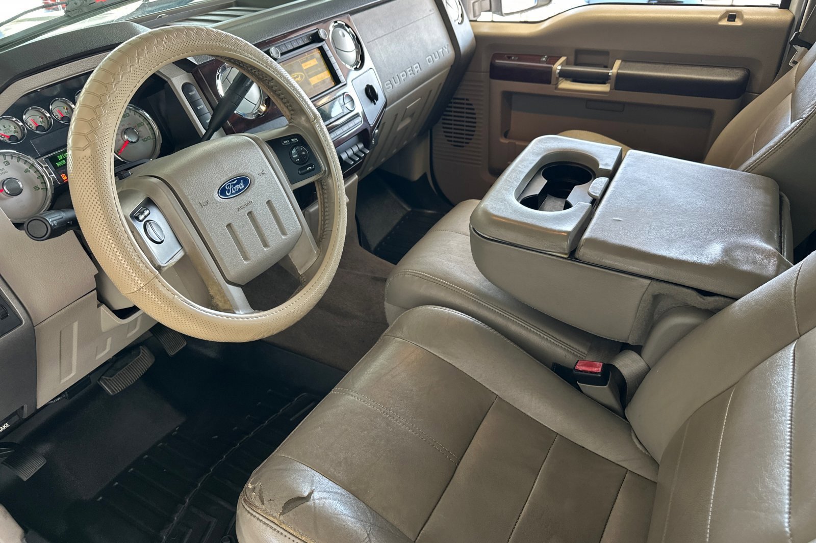 Used 2010 White Ford  image 10