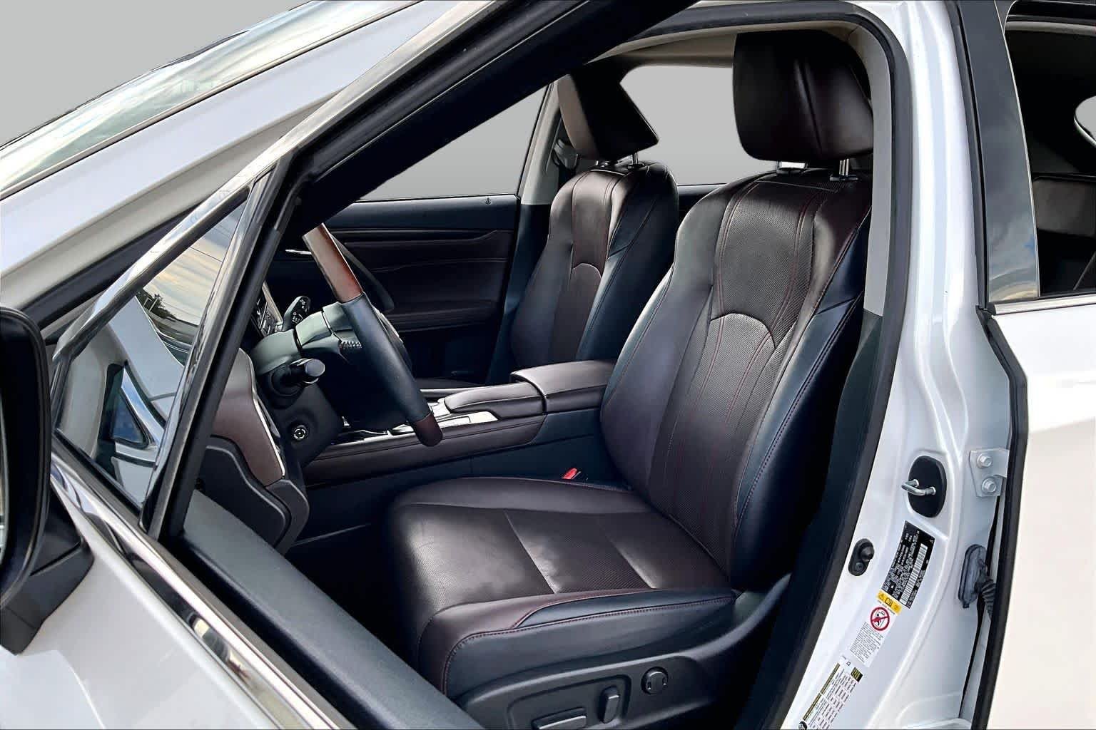 Used 2019 Eminent White Pearl Lexus  image 8