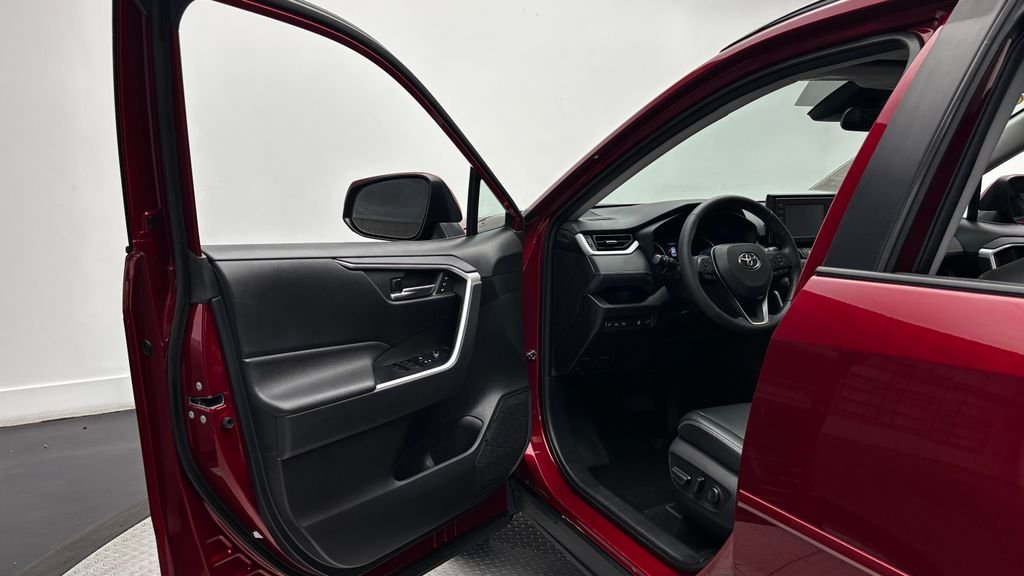 Used 2021 Red Toyota XLE Premium image 16