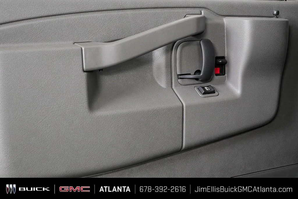 New 2025 Summit White GMC Work Van image 4