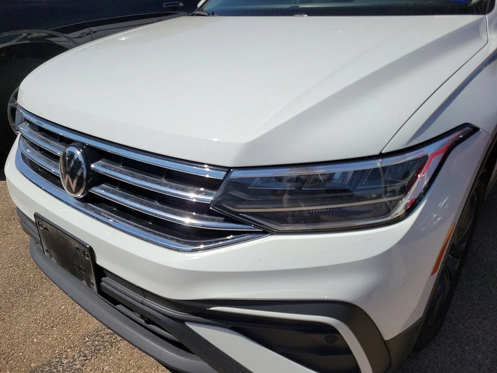 Used 2024  Volkswagen SE image 4