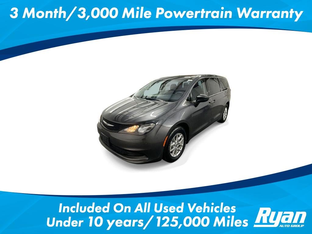 2022 Chrysler Voyager LX's photo