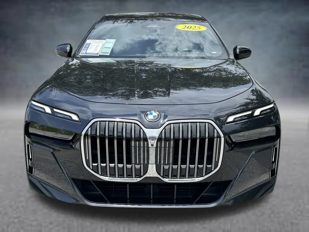 Used 2025 Carbon Black Metallic BMW 740i image 2