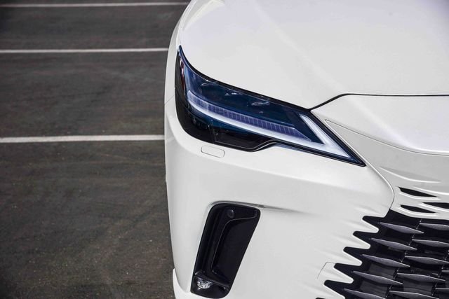 2026 Lexus RX 450h+ Luxury - Photo 11