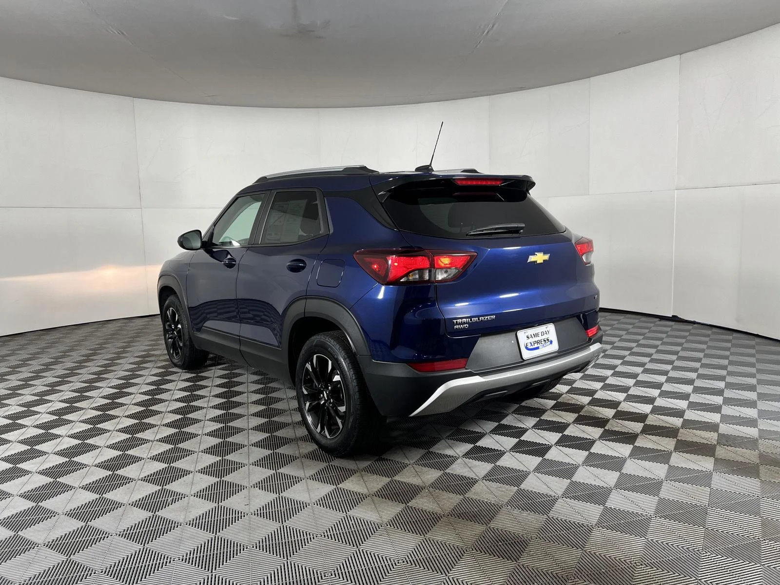 Used 2022 Blue Glow Metallic Chevrolet LT image 3