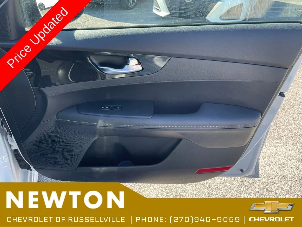 Used 2023 White Kia GT-Line image 26