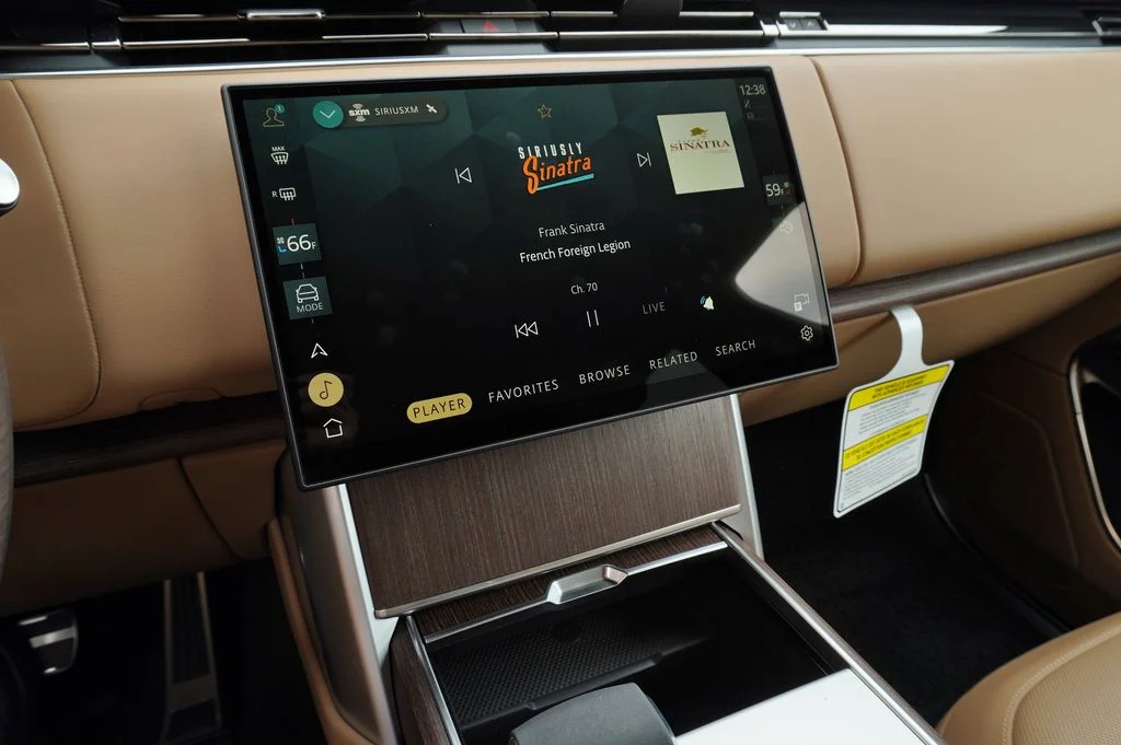 New 2026 Fuji White Land Rover SE image 17
