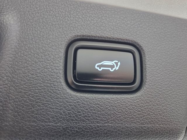 Used 2025 Silver Hyundai SEL Premium image 13