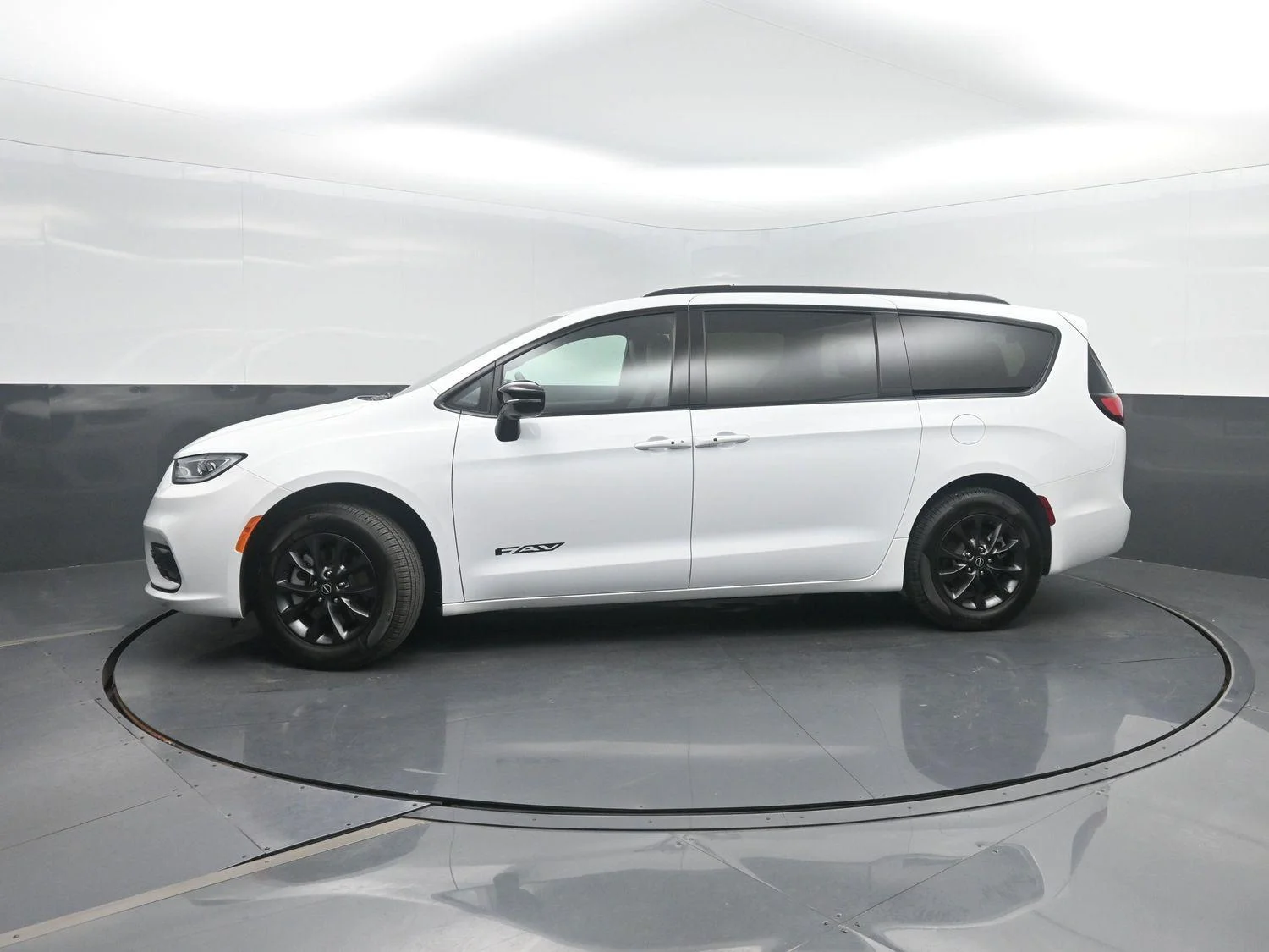 New 2026 Bright White Clear-Coat Exterior Paint Chrysler Select image 1