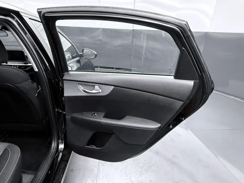 Used 2023  Kia LXS Sedan 4D image 25