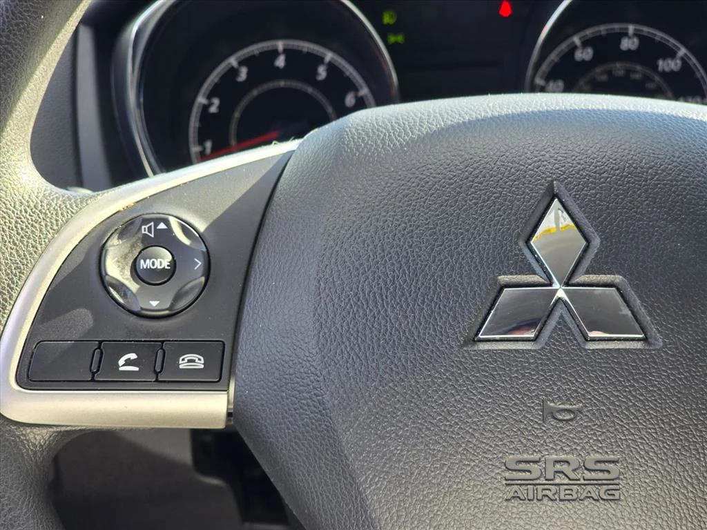 Used 2025 Black Mitsubishi 2.0 SE image 15