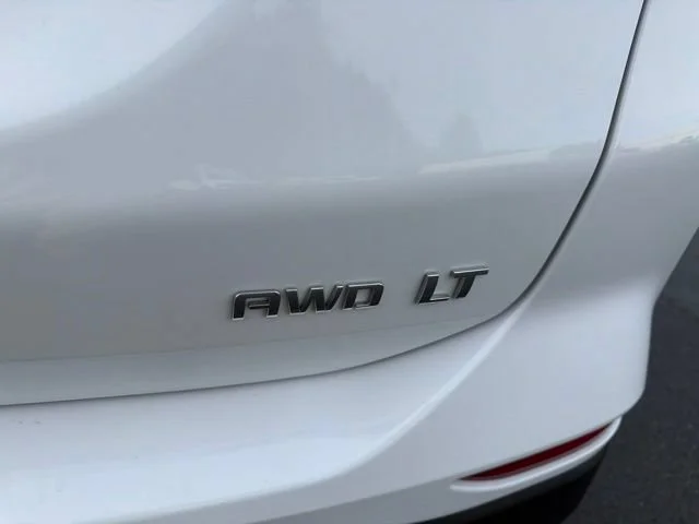 Used 2024 Summit White Chevrolet LT image 19