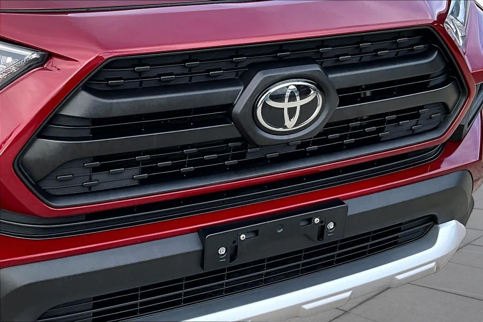 Used 2019 Ruby Flare Pearl Toyota Adventure image 30