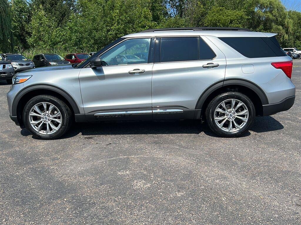 Used 2023 Iconic Silver Ford XLT image 19