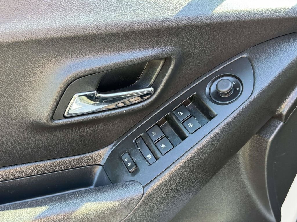 Used 2020 White Chevrolet LT image 19