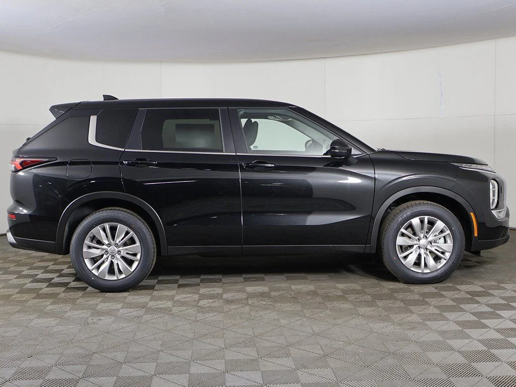New 2026 Black Mitsubishi ES image 19