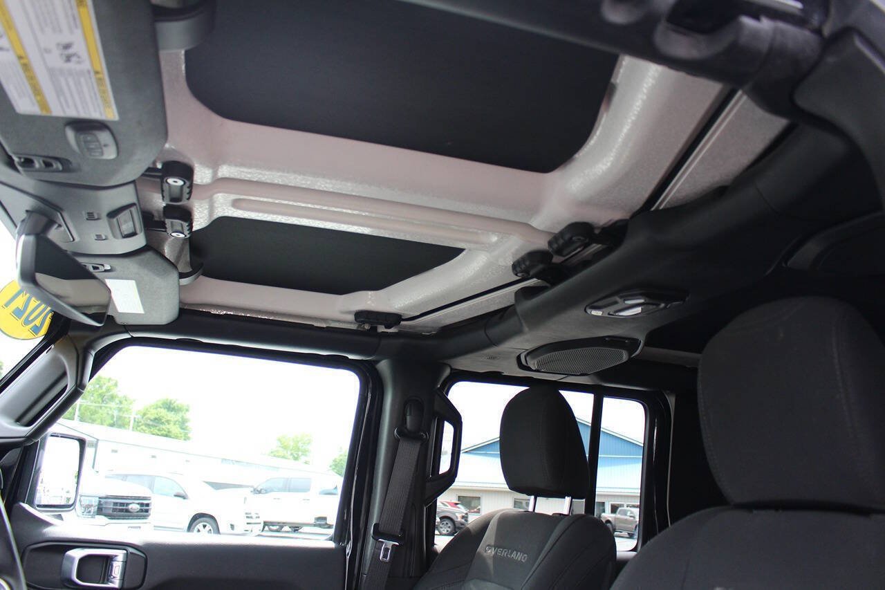 Used 2021 Black Clear Coat Jeep Overland 4x4 4dr Crew Cab 5.0 ft. SB image 8