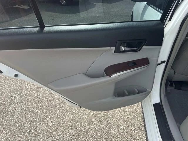 Used 2012 White Toyota XLE image 24