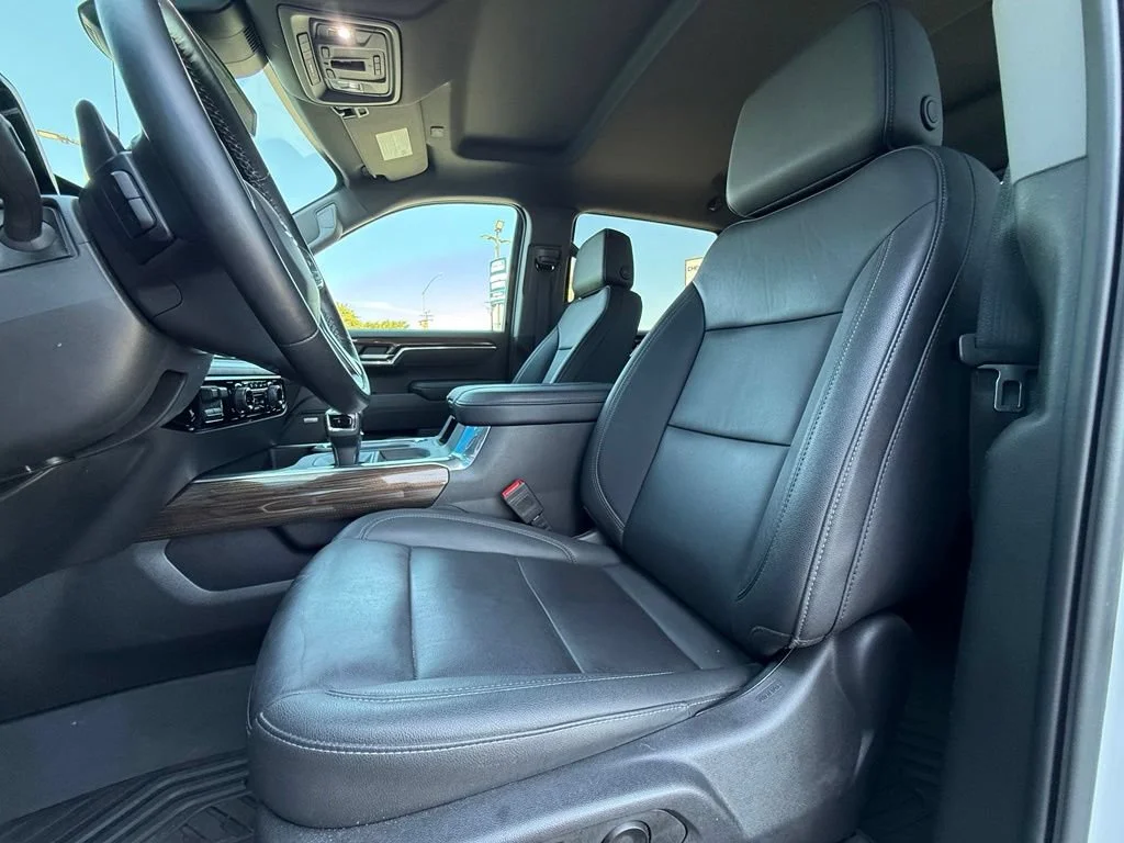 Used 2025 Summit White Chevrolet RST image 33