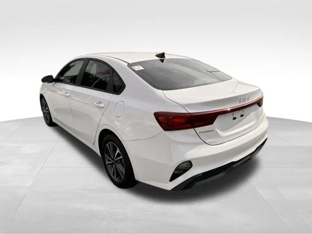 Used 2024 White Kia LXS image 9